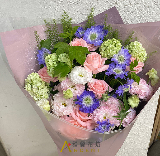 粉藍色調花束適合慰問與感性場合的花禮推薦